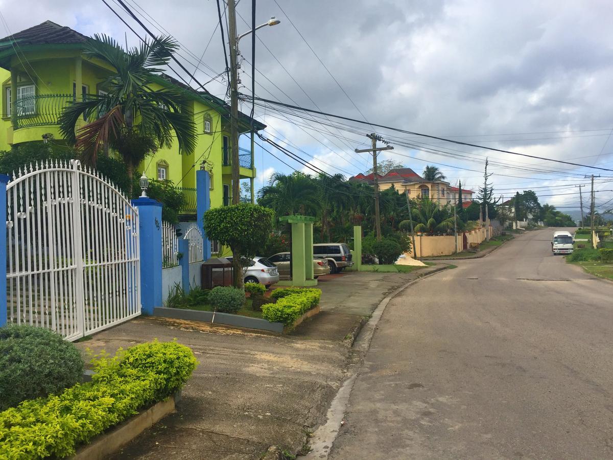 Yaad Hostel Montego Bay Exteriör bild