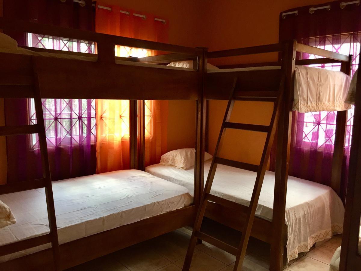 Yaad Hostel Montego Bay Exteriör bild
