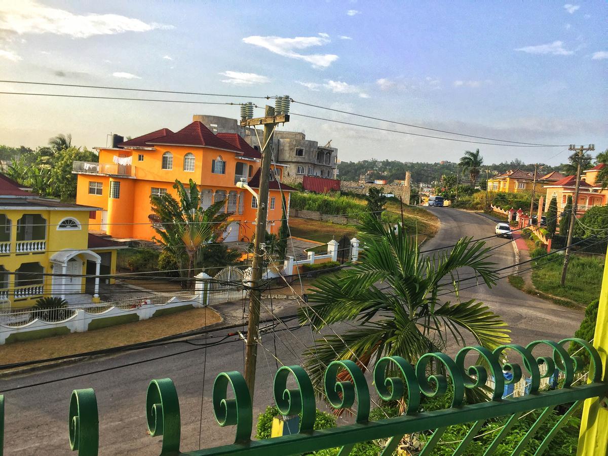 Yaad Hostel Montego Bay Exteriör bild