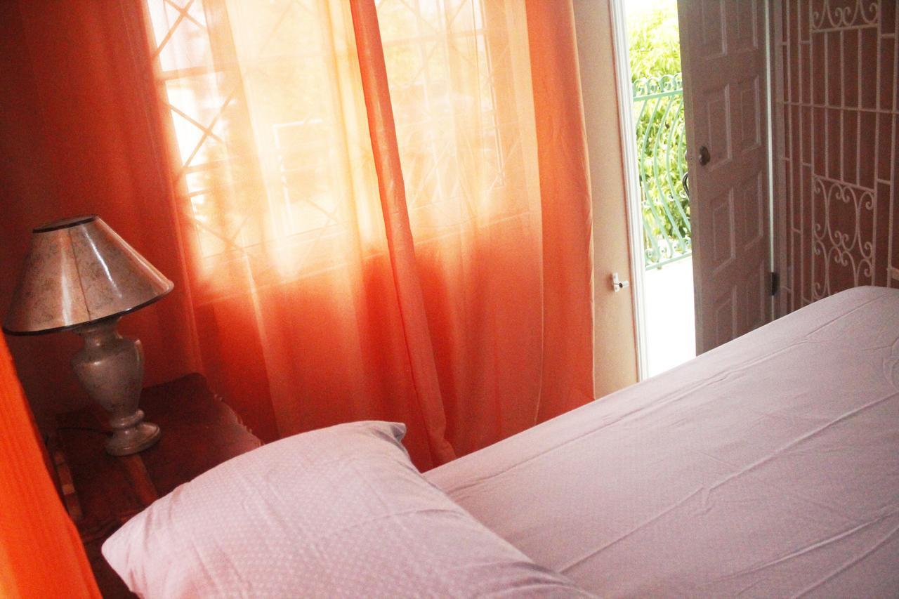Yaad Hostel Montego Bay Exteriör bild