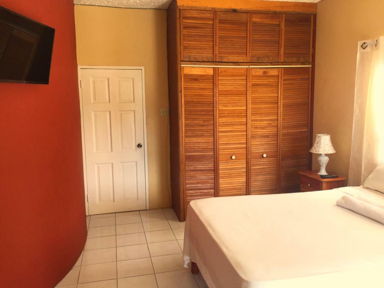Yaad Hostel Montego Bay Exteriör bild