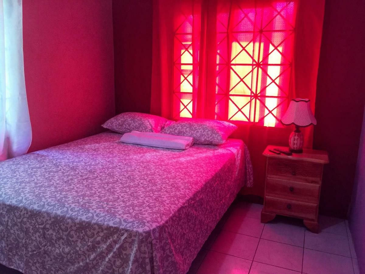 Yaad Hostel Montego Bay Rum bild