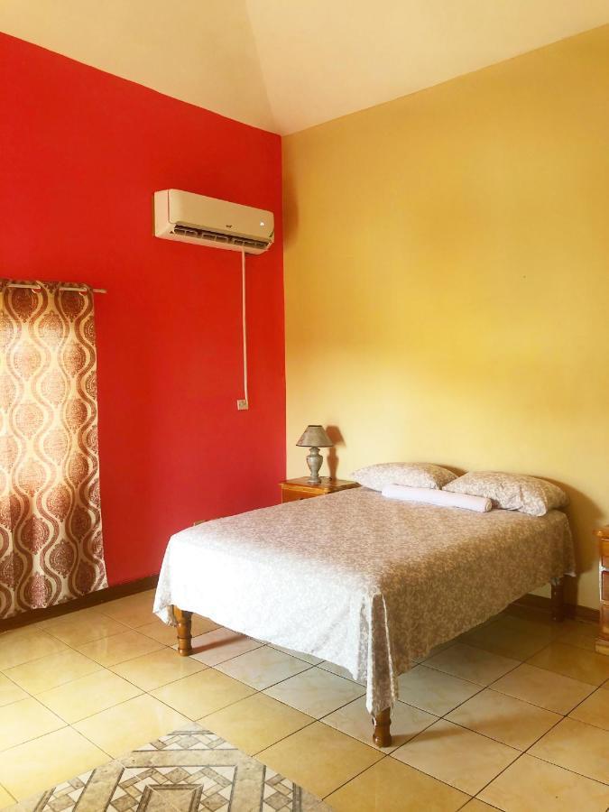Yaad Hostel Montego Bay Exteriör bild